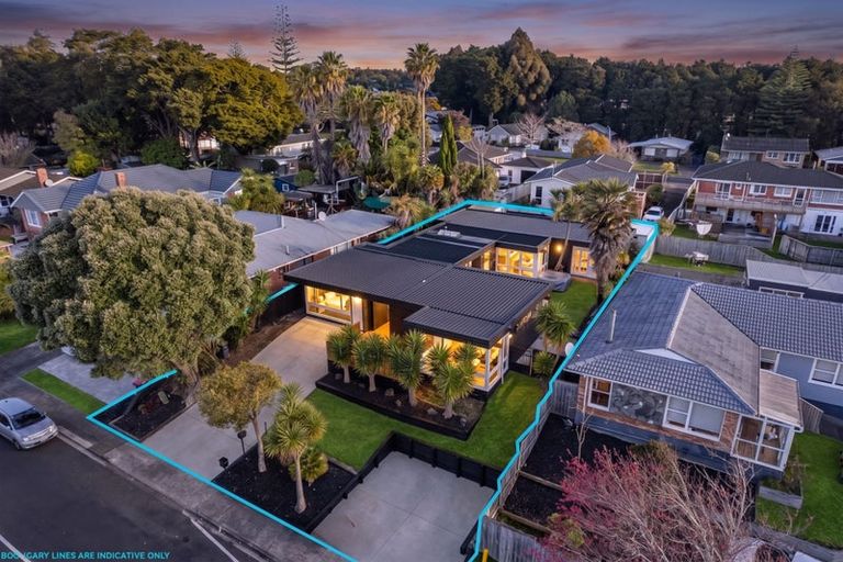 Photo of property in 21 Lawrence Crescent, Hillpark, Auckland, 2102