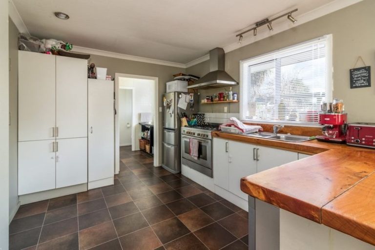 Photo of property in 7 Pinehurst Crescent, Russley, Christchurch, 8042