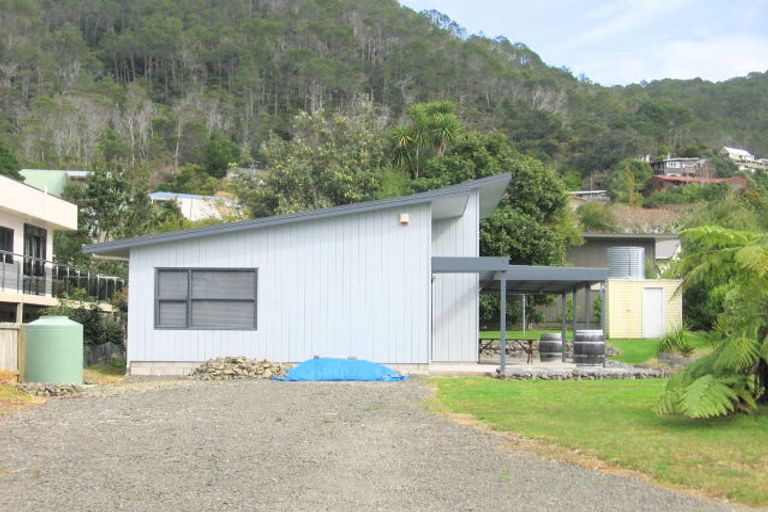 Photo of property in 58 Hahei Beach Road, Hahei, Whitianga, 3591