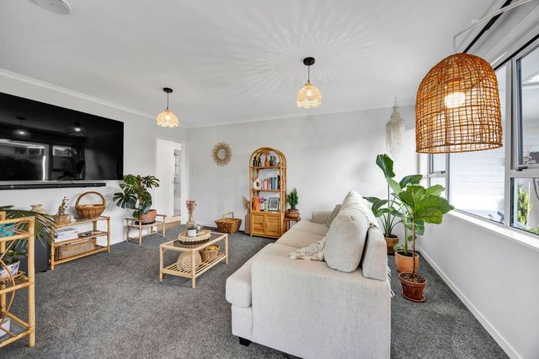 Photo of property in 15 Bone Crescent, Hawera, 4610