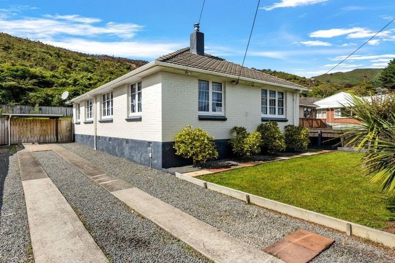 Photo of property in 198 Waddington Drive, Naenae, Lower Hutt, 5011