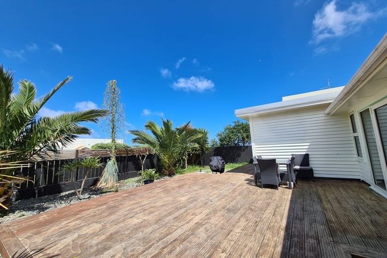 Photo of property in 1 Toru Road, Paraparaumu Beach, Paraparaumu, 5032