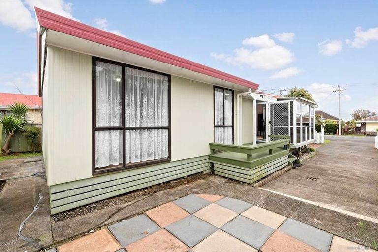 Photo of property in 2/115 Old Wairoa Road, Papakura, 2110