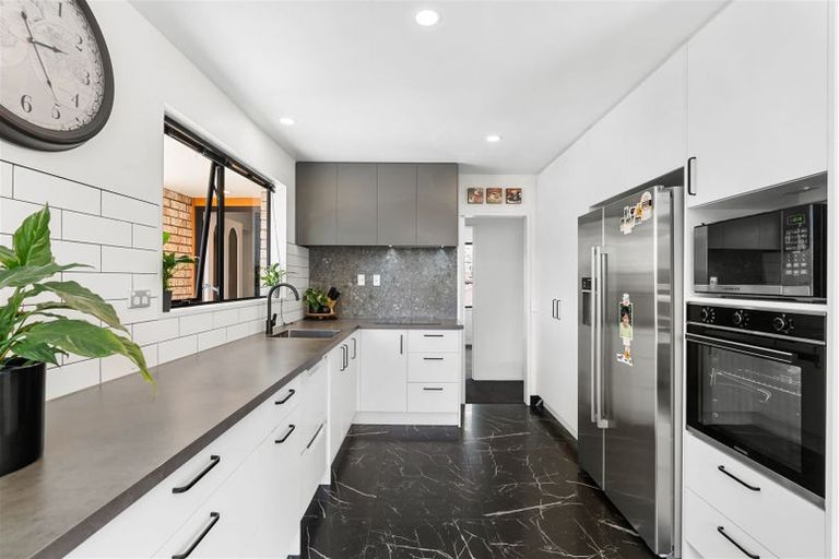 Photo of property in 2/16 James K Baxter Place, Addington, Christchurch, 8024