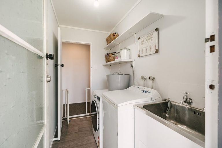 Photo of property in 59 Crewe Crescent, Hokowhitu, Palmerston North, 4410