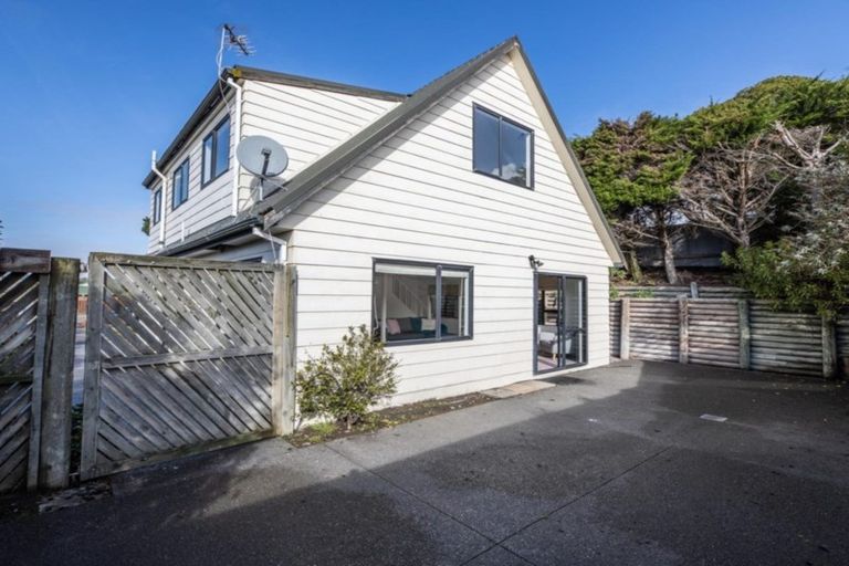 Photo of property in 64 Effingham Street, North New Brighton, Christchurch, 8083