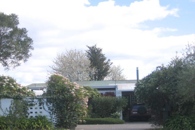 Photo of property in 8 Te Hepera Street, Waipahihi, Taupo, 3330