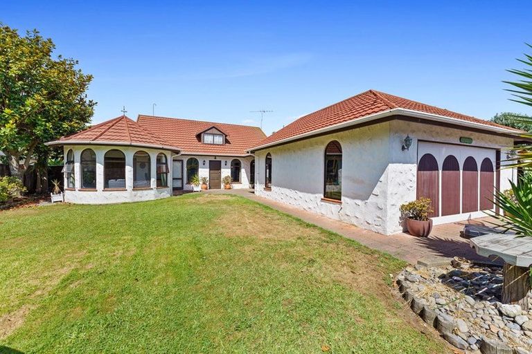 Photo of property in 4 Alexander Street, Waikanae, 5036