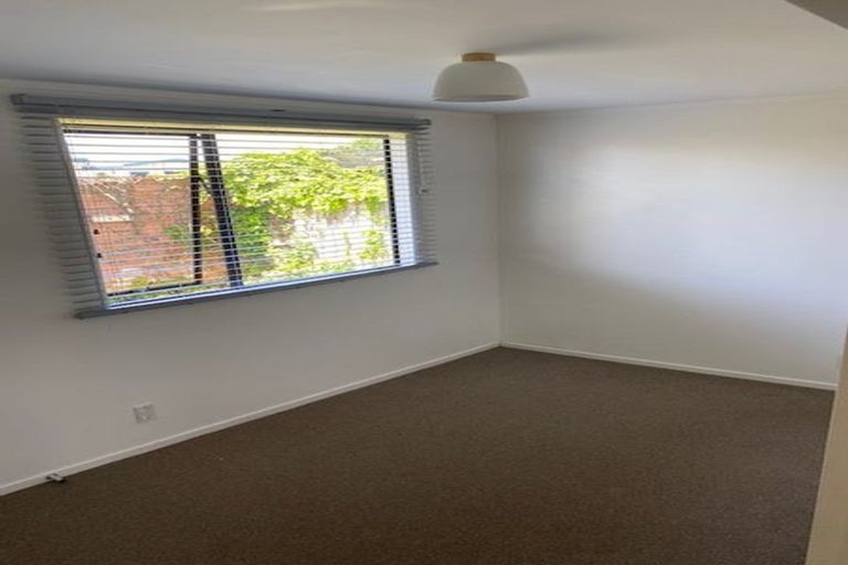 Photo of property in 1/98 Titirangi Road, New Lynn, Auckland, 0600