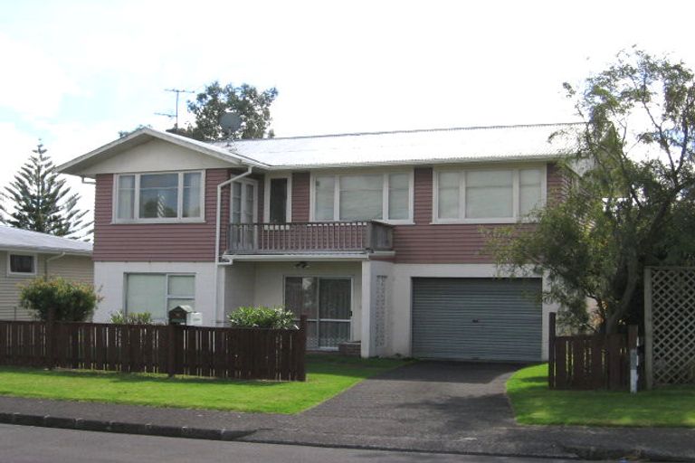 Photo of property in 16 Clinton Avenue, Te Atatu Peninsula, Auckland, 0610