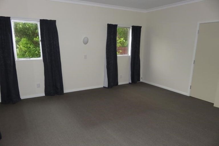 Photo of property in 27 Stewart Drive, Newlands, Wellington, 6037