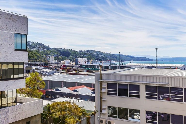 Photo of property in Hobson Court Flats, 42/70 Hobson Street, Thorndon, Wellington, 6011