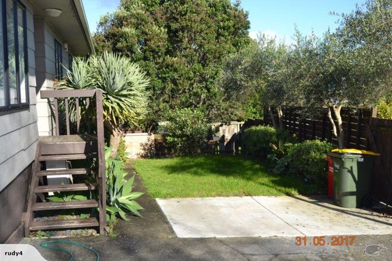 Photo of property in 9 Edgware Road, West Harbour, Auckland, 0618