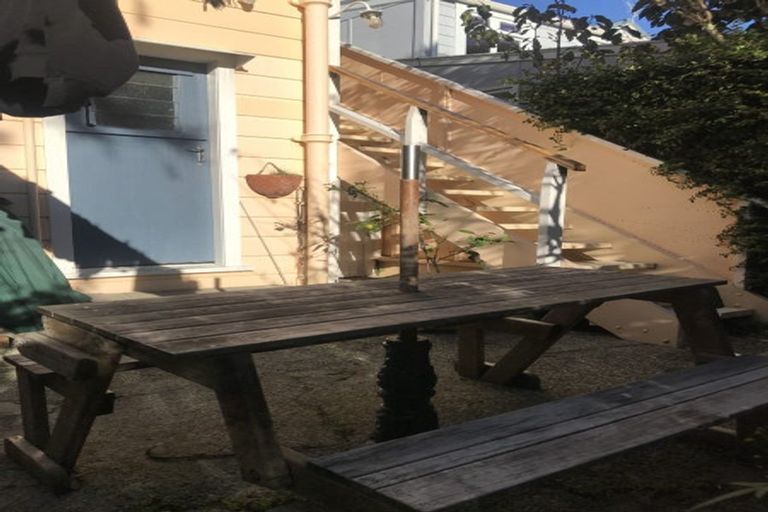 Photo of property in 25 Moir Street, Mount Victoria, Wellington, 6011