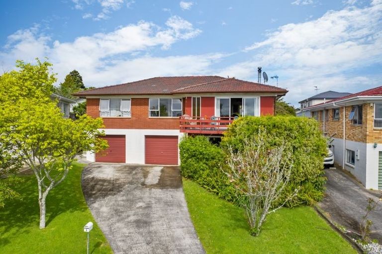 Photo of property in 8 Bodi Place, Te Atatu South, Auckland, 0610