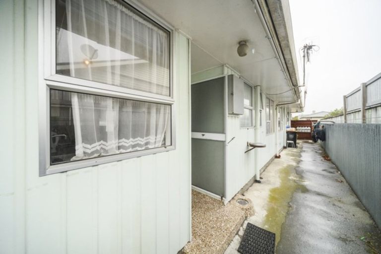 Photo of property in 2/132 Heretaunga Street, Palmerston North, 4414