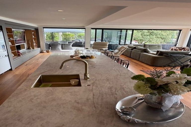 Photo of property in 15a The Strand, Takapuna, Auckland, 0622
