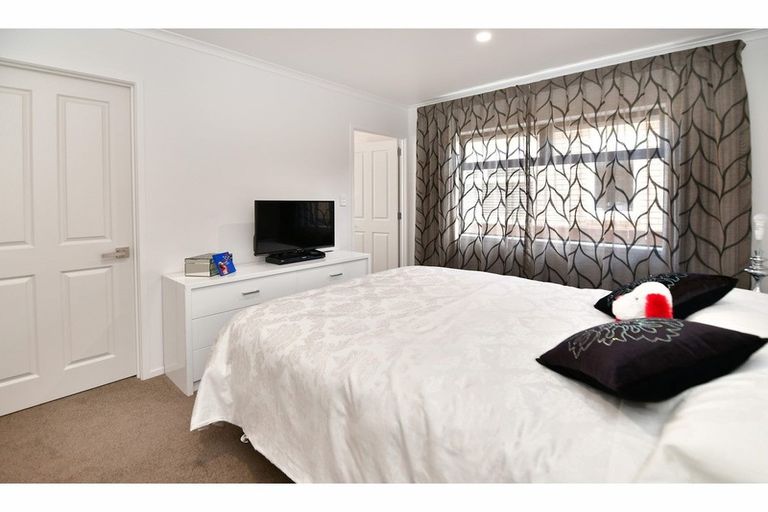 Photo of property in 3 Waitaha Close, Orewa, 0931