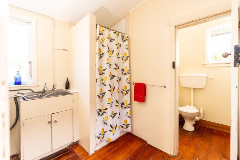 Photo of property in 44 Mills Road, Brooklyn, Wellington, 6021