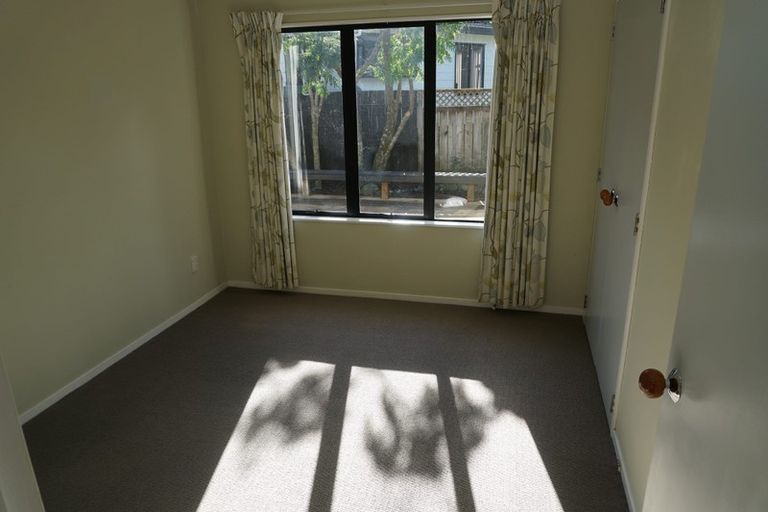 Photo of property in 2/28 De Quincey Terrace, Highland Park, Auckland, 2010