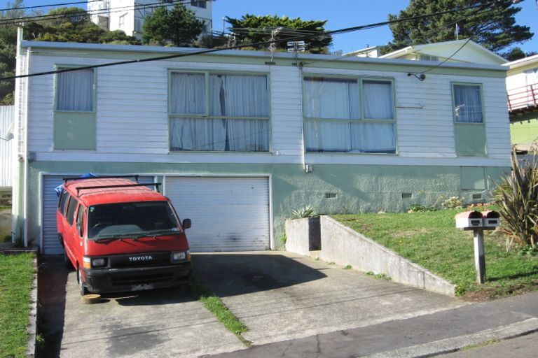 Photo of property in 25b Omega Street, Newlands, Wellington, 6037