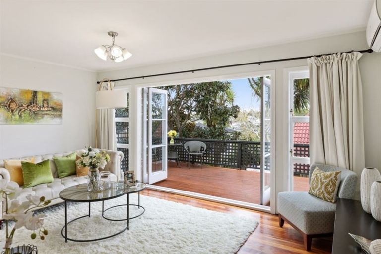 Photo of property in 1/154 Forrest Hill Road, Forrest Hill, Auckland, 0620