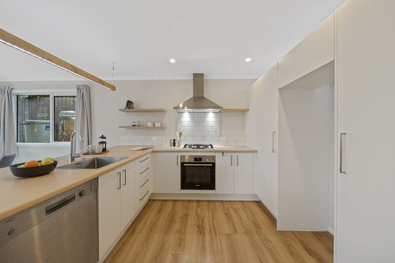 Photo of property in 49a Raroa Terrace, Tawa, Wellington, 5028