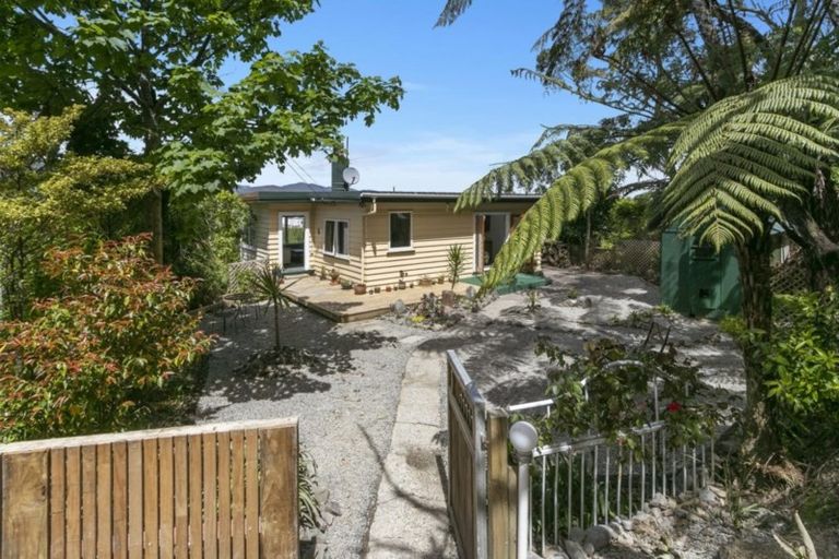 Photo of property in 5 Gaskill Grove, Harbour View, Lower Hutt, 5010