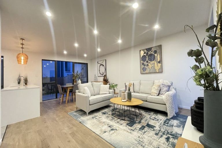 Photo of property in 54a Vinistra Road, Kumeu, 0810