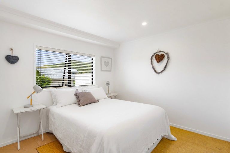 Photo of property in 1 Moana Drive, Mahia, 4198