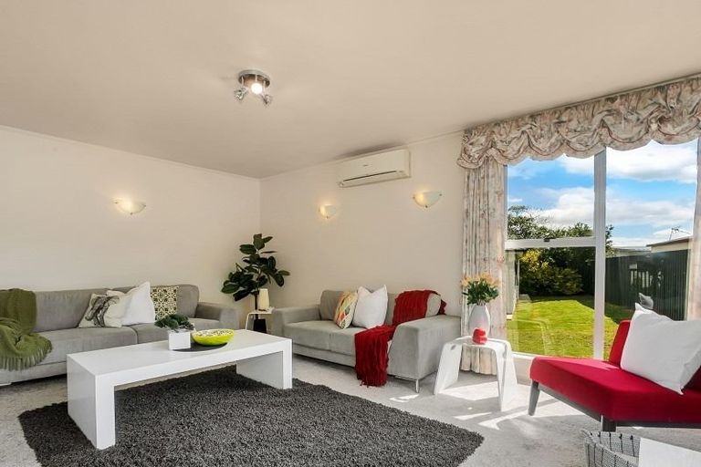 Photo of property in 15 Bedlington Avenue, Manurewa, Auckland, 2102
