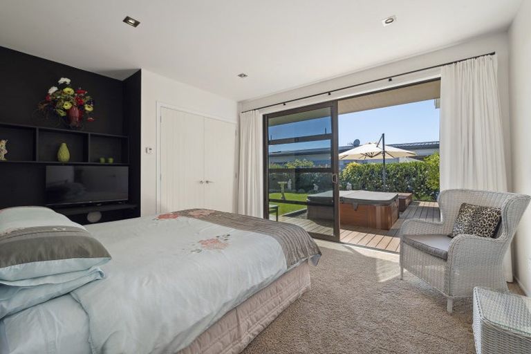 Photo of property in 9 Pukenamu Road, Rainbow Point, Taupo, 3330