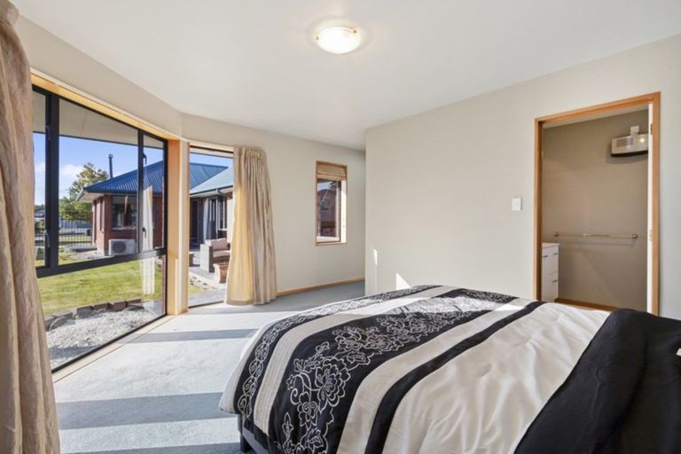 Photo of property in 34 Alpine View Lane, Parklands, Christchurch, 8083