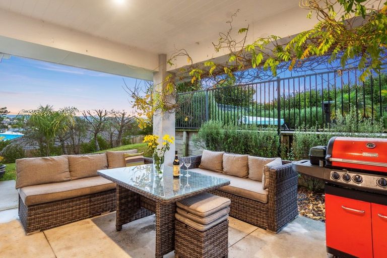 Photo of property in 10 Tralee Street, Omokoroa, 3114