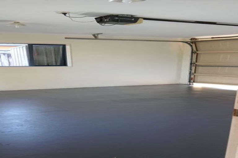 Photo of property in 14 Harobed Place, Weymouth, Auckland, 2103