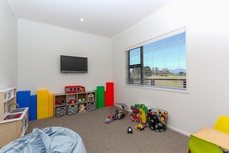 Photo of property in 5a Tupuhi Place, Highlands Park, New Plymouth, 4312