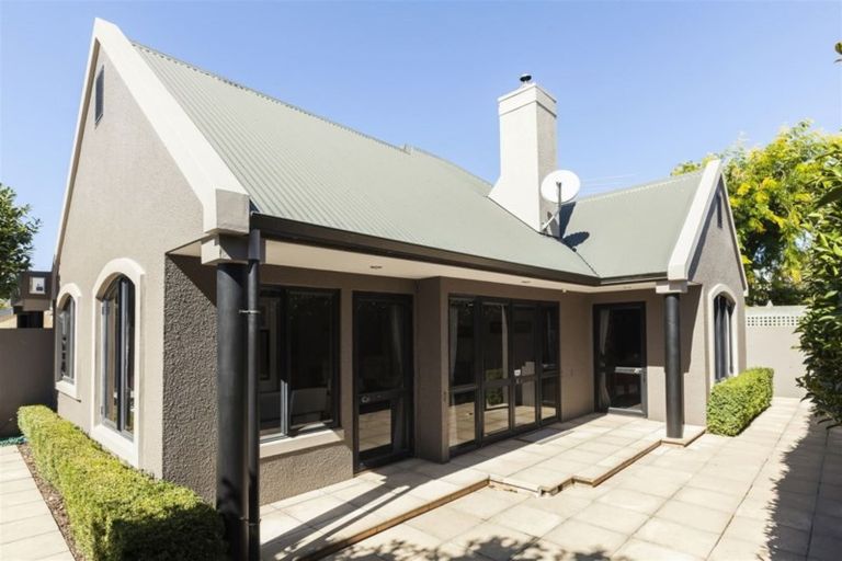 Photo of property in 1/135 Fendalton Road, Fendalton, Christchurch, 8052