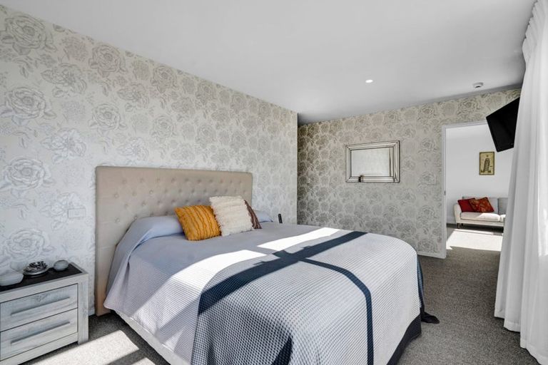 Photo of property in 321b Mangorei Road, Merrilands, New Plymouth, 4312