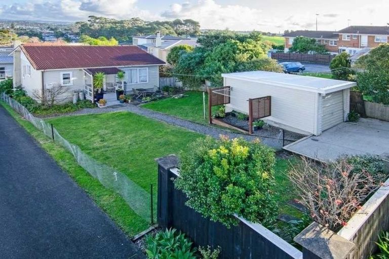 Photo of property in 1/236 East Coast Road, Forrest Hill, Auckland, 0620