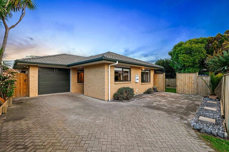 Photo of property in 72a Farquhar Road, Glendene, Auckland, 0602