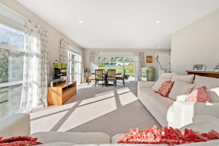 Photo of property in 20 Ocean View Road, Hatfields Beach, Orewa, 0931