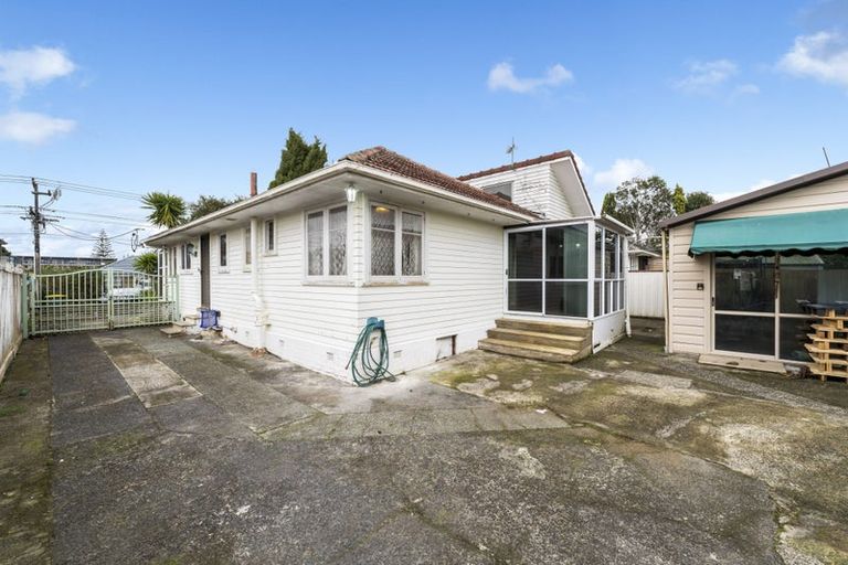 Photo of property in 6 Edwards Avenue, Henderson, Auckland, 0610