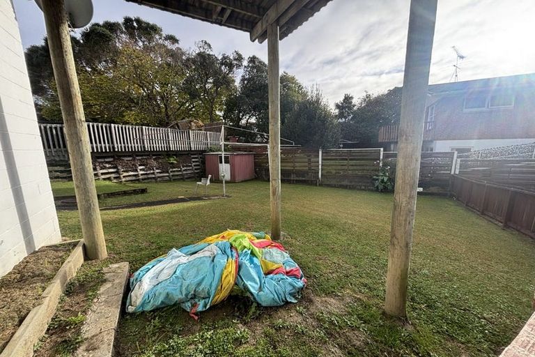 Photo of property in 18 Lyndhurst Road, Te Atatu South, Auckland, 0610