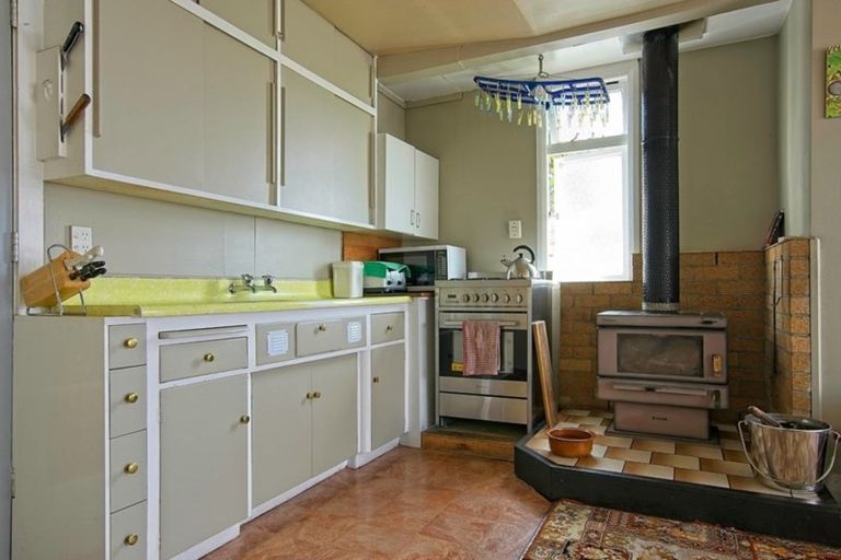 Photo of property in 22 Russell Street, Westport, 7825