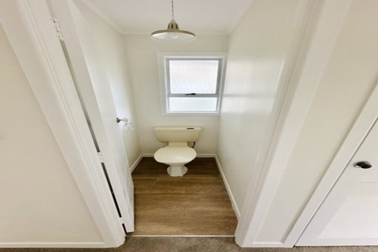 Photo of property in 530 Beach Road, Murrays Bay, Auckland, 0630