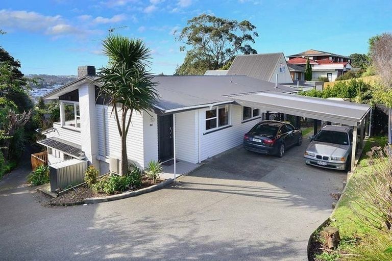 Photo of property in 2/599 Glenfield Road, Totara Vale, Auckland, 0629
