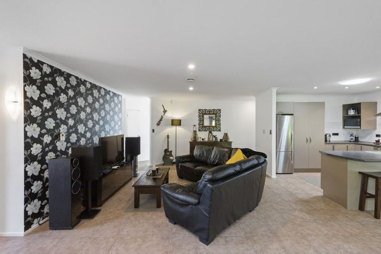 Photo of property in 14 Cathcart Close, Pukekohe, 2120