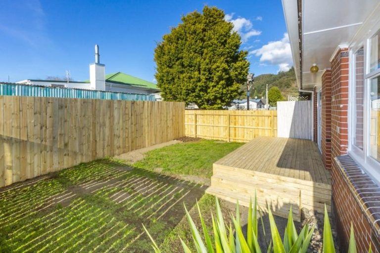 Photo of property in 76b Seddon Street, Wallaceville, Upper Hutt, 5018