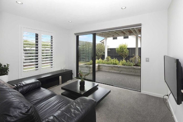 Photo of property in 59 Waterstock Way, Parklands, Christchurch, 8083