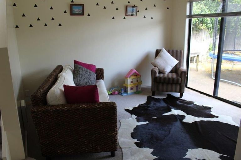 Photo of property in 2/18 Gillard Place, Eastern Beach, Auckland, 2012